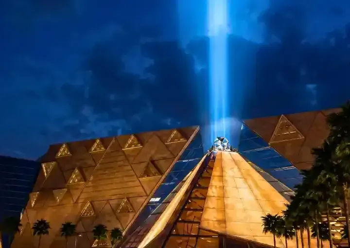 Cairo Day Trip: Grand Egyptian Museum & Pyramids