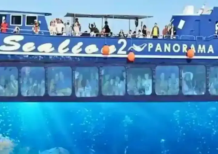 Panorama Semi-Submarine