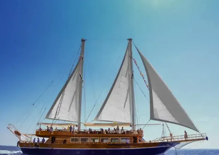 Pirates Sailing Boat to Orange Bay